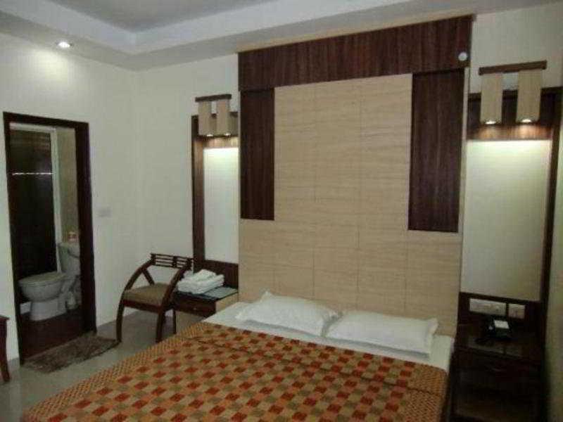 Hotel Aster Inn New Delhi Zewnętrze zdjęcie